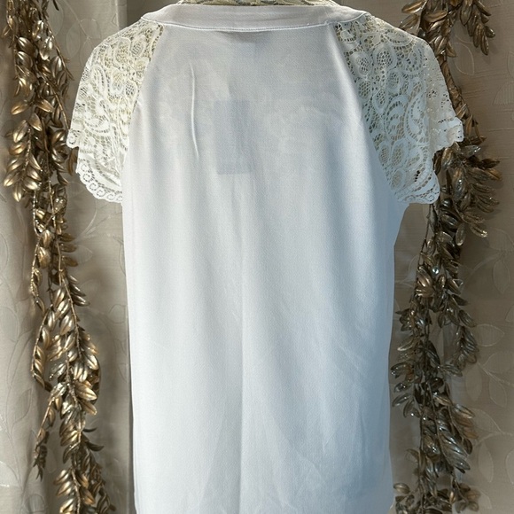 Torrid White Lace Sleeve Keyhole Top - Size 00 (M/L 10) - NWT - Picture 4 of 8